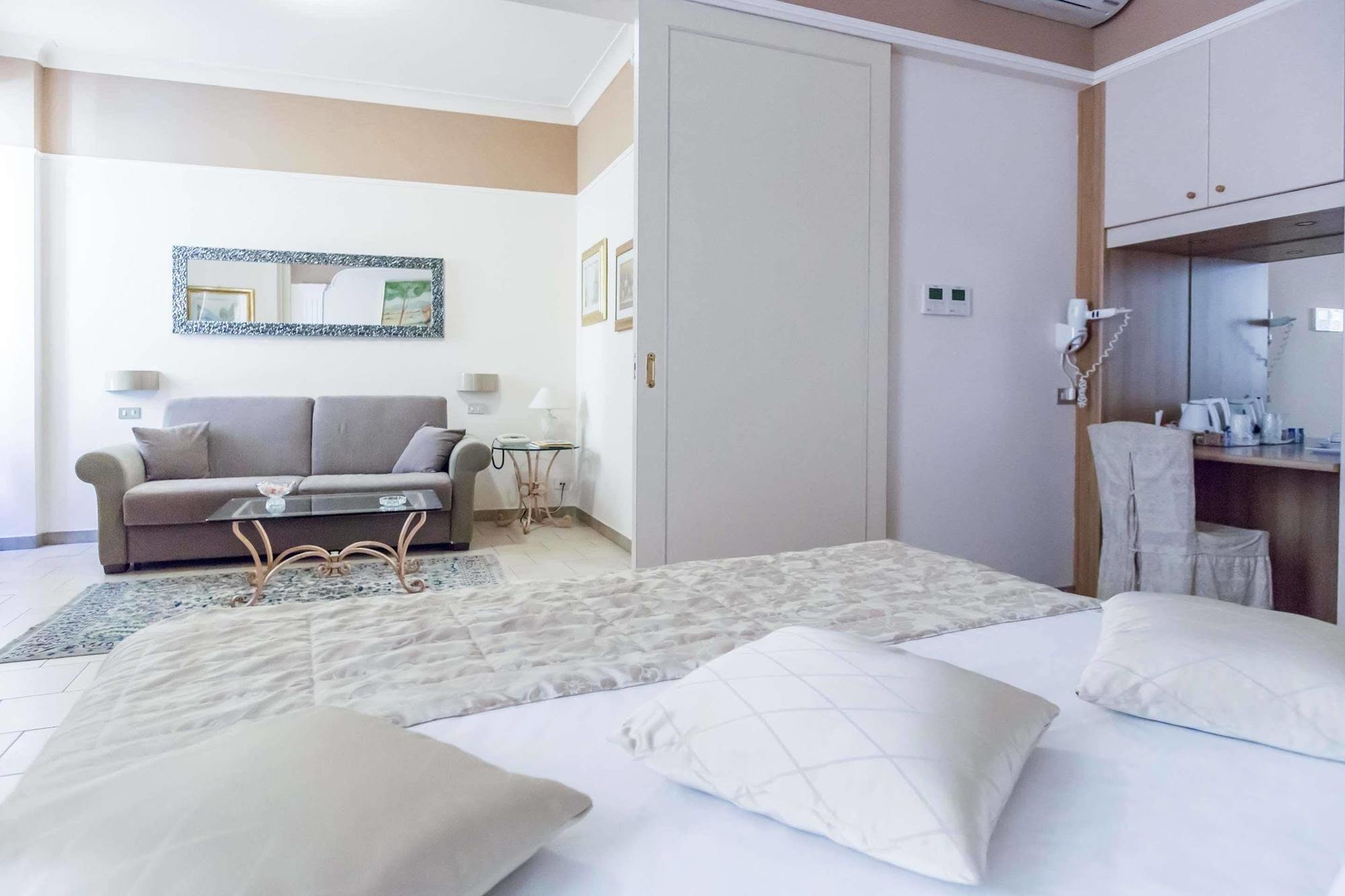 Hotel Western Libertà 3*